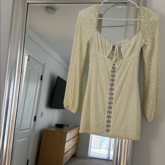 Princess Polly  Cream Short Dress - Picture 1 of 4